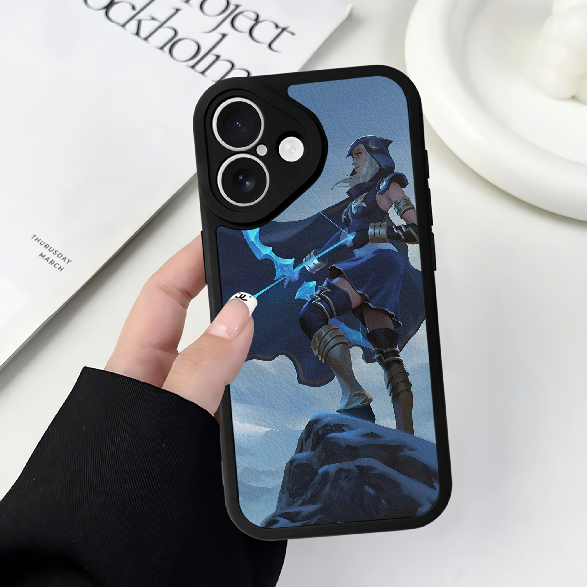 リーグ・オブ・レジェンド League of Legends LOL 【iPhone 16シリーズ対応】シリコンスマホケース（レザー調） 材質：シリコン